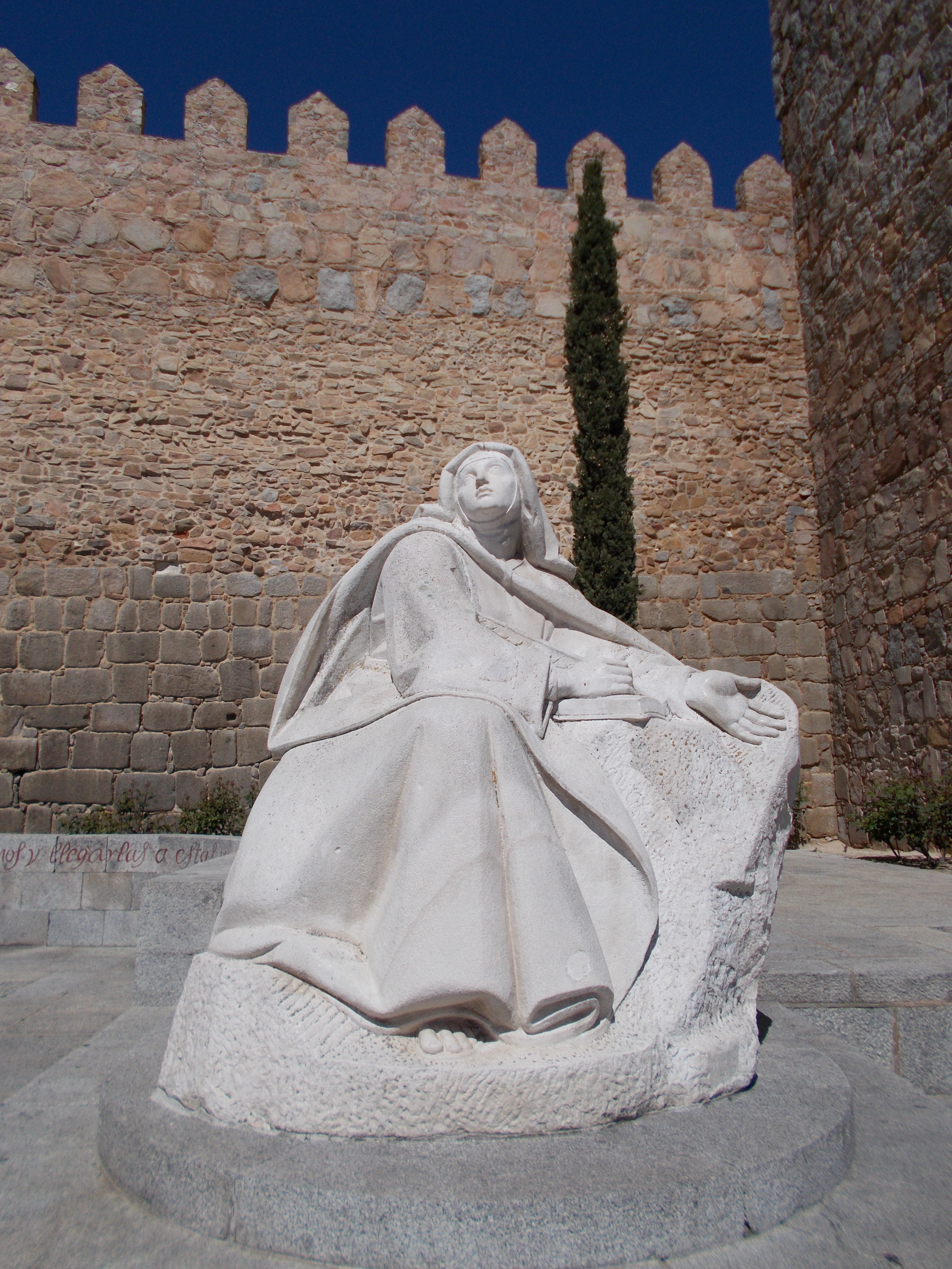 statue of Santa Teresa in Avila